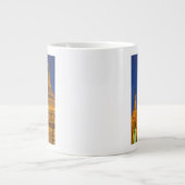 ミャンマー、夜の首長塔 ジャンボコーヒーマグカップ (正面)