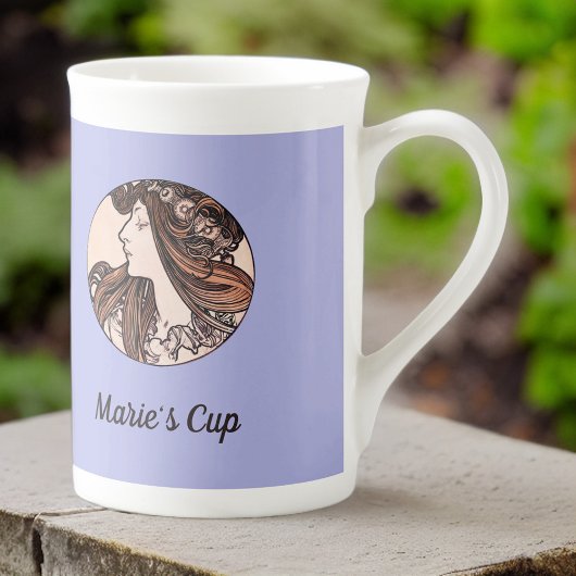 ミュシャアールヌーボー女性とピンクの花が咲く ボーンチャイナマグカップ