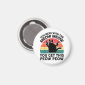 ミューおもしろいシャツの黒猫に銃を持ってメイ！ マグネット (正面/裏面)