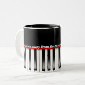 ミュージカルのピアノによる利他主義 ツートーンマグカップ (正面左)