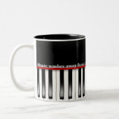 ミュージカルのピアノによる利他主義 ツートーンマグカップ (左)