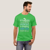 ミュージカルを観てショー曲を歌う少年 Tシャツ (正面フル)