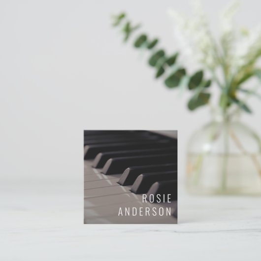 ミュージシャンピアノ鍵QRコードモダン写真 スクエア名刺 (スタンド正面)