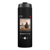 ミュージックプレーヤーアーティストと曲のパーソナライズされた写真 タンブラー (正面)