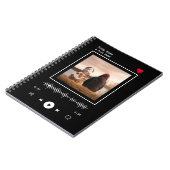 ミュージックプレーヤーアーティストと曲のパーソナライズされた写真 ノートブック (左側)