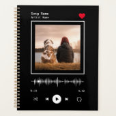 ミュージックプレーヤーアーティストと曲のパーソナライズされた写真 プランナー手帳 (正面)