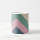 ミュートされたエレガンス – 斜ストライプの線 コーヒーマグカップ (中央)
