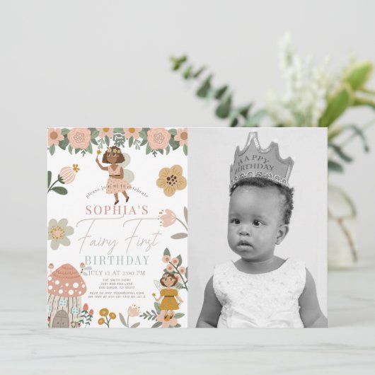 ミュートされたピンクのフローラ妖精ファースト誕生日写真 招待状 (スタンド正面)