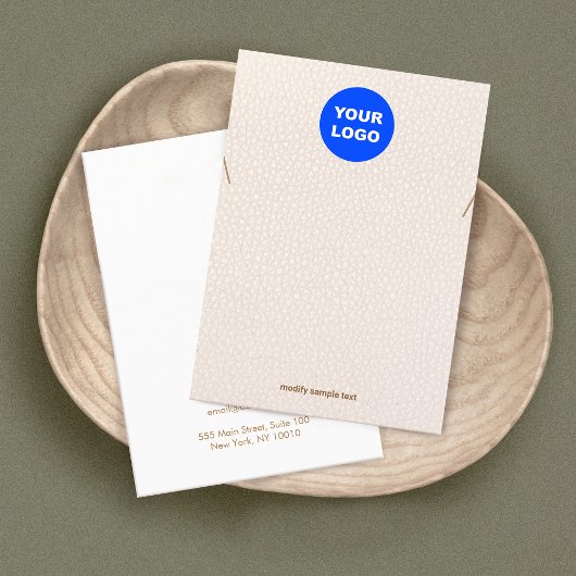 ミュートされたピンクの追加ロゴネックレスブレスレットディスプレイ