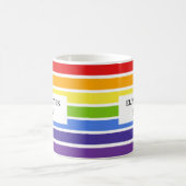 ミュートされたレインボーストライプの名前をカスタムするの醸造 コーヒーマグカップ (中央)