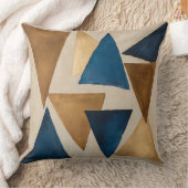 ミュートされた銅、青、および金ゴールドの三角形の抽象芸術 クッション (ブランケット)