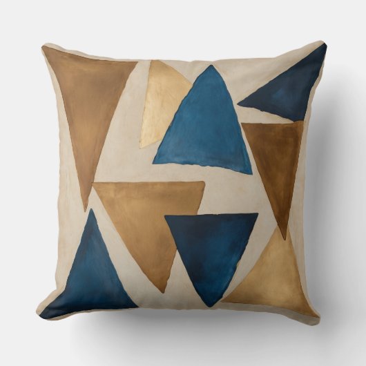 ミュートされた銅、青、および金ゴールドの三角形の抽象芸術 クッション (正面)