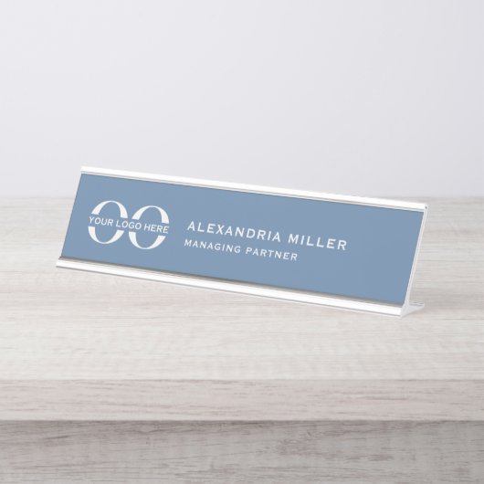 ミュートされた青い会社企業のロゴのブランド デスクネームプレート (正面)