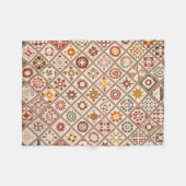 ミュートカラーのフレンドシップキルト フリースブランケット (正面(横))