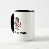 ミュート中です。あなたはミュート中でおもしろいす マグカップ (正面左)