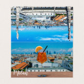 ミラノを望むテーブルの上にスピリッツのカクテル (外部フラット)