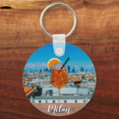 ミラノを望むテーブルの上にスピリッツのカクテル キーホルダー (正面)