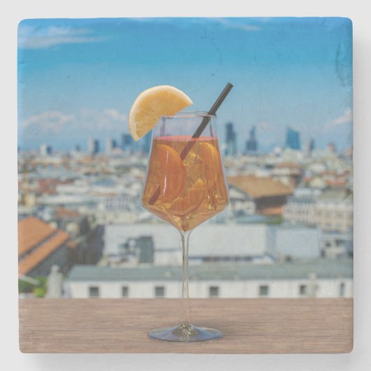 ミラノを望むテーブルの上にスピリッツのカクテル ストーンコースター (正面)