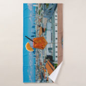 ミラノを望むテーブルの上にスピリッツのカクテル バスタオル (バスタオル)