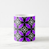 ミラーリングされたケルト模様 ( Flutterby Purple ) コーヒーマグカップ (中央)