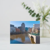 ミルウォーキーのキルボーン通りからのリバーフロント ポストカード (スタンド正面)