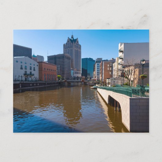 ミルウォーキーのキルボーン通りからのリバーフロント ポストカード (正面)