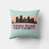 ミルウォーキーシティスカイライン緯度と経度 クッション (裏面)