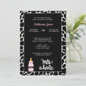 ミルカホパーソナライズされたリックなカウプリント赤ちゃんガールシャワー 招待状 (スタンド正面)