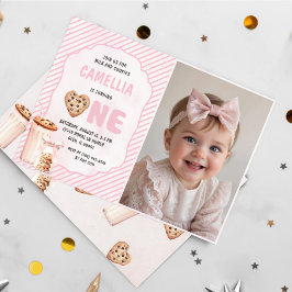 ミルクとクッキーのピンクの最初の誕生日パーティーの写真 招待状