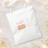 ミルクとクッキーのピンクの誕生日パーティー フェイバーバッグ (クリップ留めされた状態)