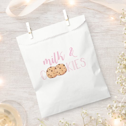 ミルクとクッキーのピンクの誕生日パーティー フェイバーバッグ (クリップ留めされた状態)