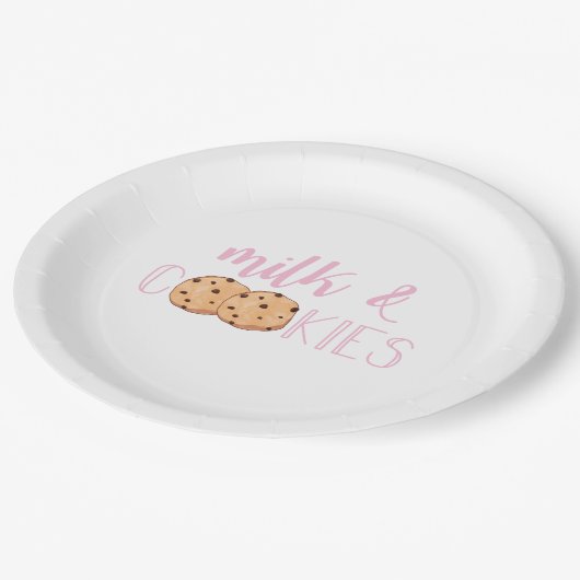 ミルクとクッキーのピンクの誕生日パーティー ペーパープレート (アングル)