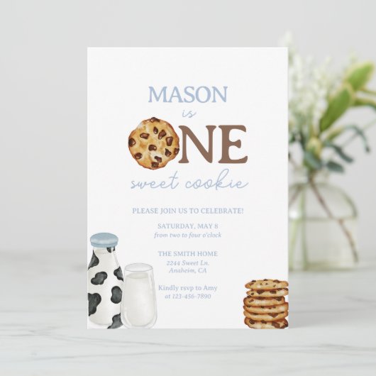 ミルクとクッキーの最初の誕生日パーティーへの招待 招待状 (スタンド正面)