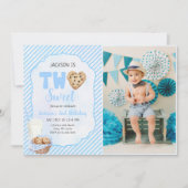 ミルクとクッキーの青2つの甘い2番目の誕生日の写真 招待状 (正面)