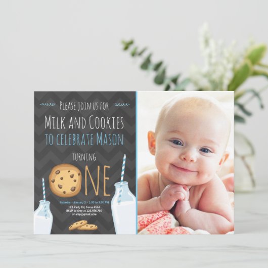 ミルクとクッキー第一誕生日招待状ボーイ 招待状 (スタンド正面)