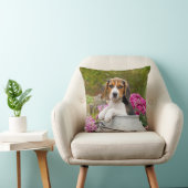 ミルクの中で可愛い三色のビーグル犬の子犬 – クッション (椅子)