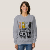 ミルクシェイクが猫をYARD CAT T SHIRTSに連れて行く スウェットシャツ (正面フル)