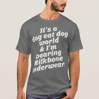 ミルクボーン食べを下に着ている犬の世界 Tシャツ