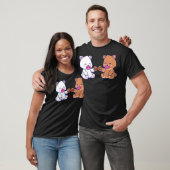 ミルクモカクマたちが焼きドーナツを食べる Tシャツ (ユニセックス)