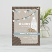 ミルク及びクッキーの誕生日-ストライプので及び青いファッジ 招待状 (スタンド正面)