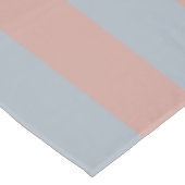 ミレニアルピンクとアイスブルーのカラーブロックストライプ テーブルクロス (アングル)