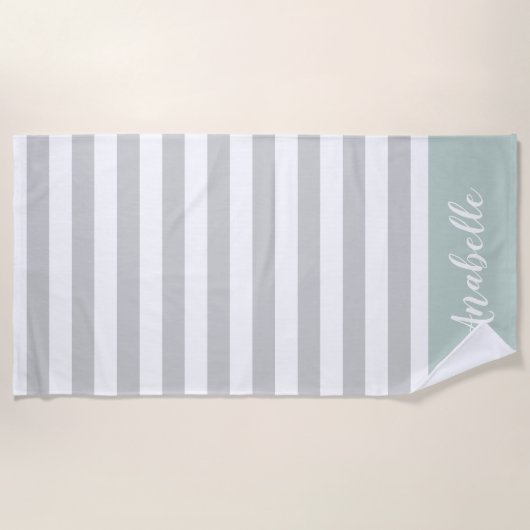 ミントとグレーストライプのモノグラム |編集可能な色 ビーチタオル (正面)