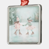 ミントとピンクガールズスケートで滑る – 冬のシーン メタルオーナメント (左)