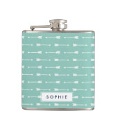 ミントと白の矢印フラッパーソナライズされたク フラスク (正面)