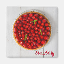 ミントの載った白い木の上のイチゴのケーキ