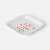 ミントエレガントレッドのミスター・アンド・ミセス・モノグラム結婚・ナップ ペーパープレート (傾斜あり)