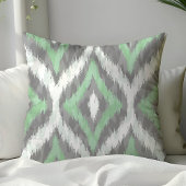 ミントグリーンとグレーオギーのイカットパターン クッション