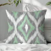 ミントグリーンとグレーオギーのイカットパターン クッション