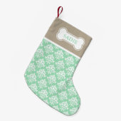 ミントグリーンとベージュのダマスクと骨&ペットの名前 スモールクリスマスストッキング (正面 (吊り時))