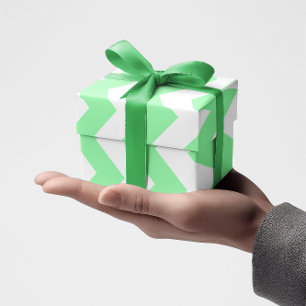 ミントグリーンとホワイトシェブロンパターン ラッピングペーパー